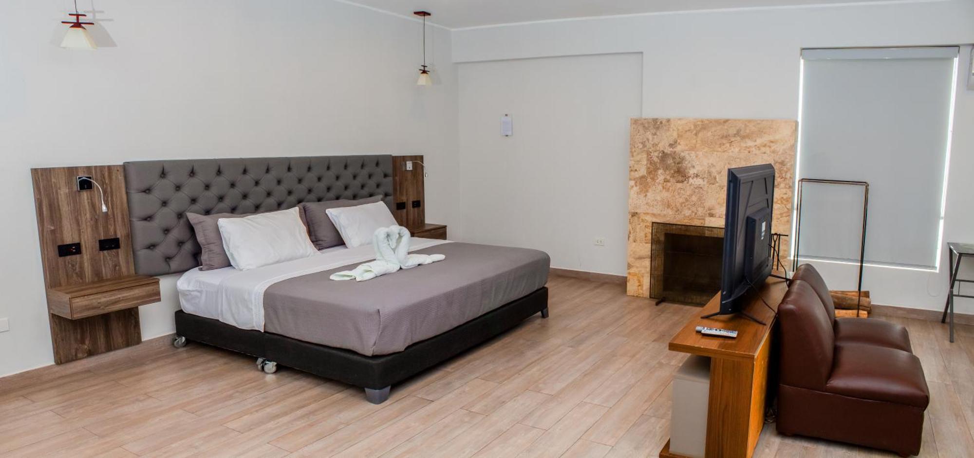 סרו אזול Silver Inn Hotel מראה חיצוני תמונה