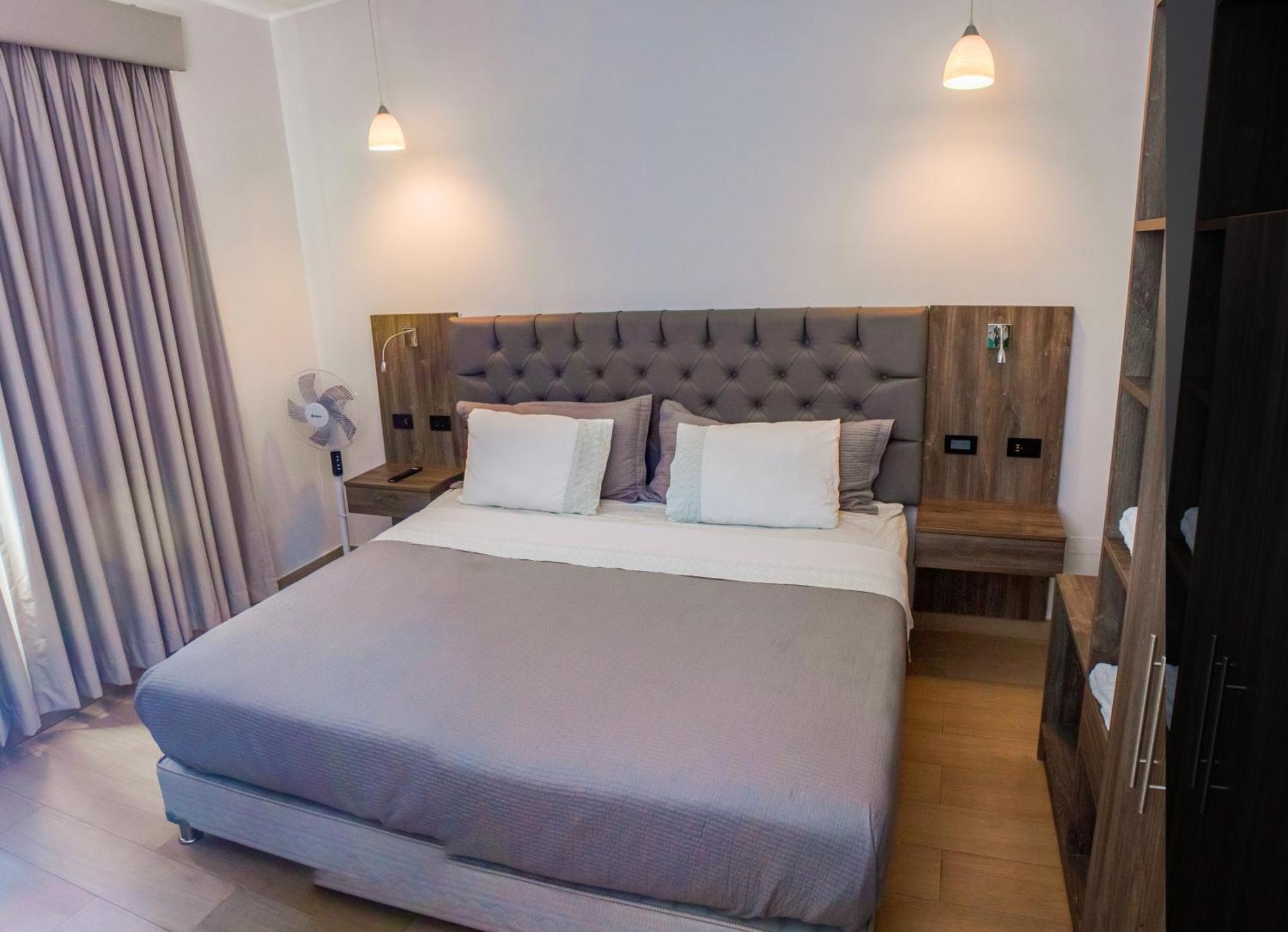 סרו אזול Silver Inn Hotel מראה חיצוני תמונה