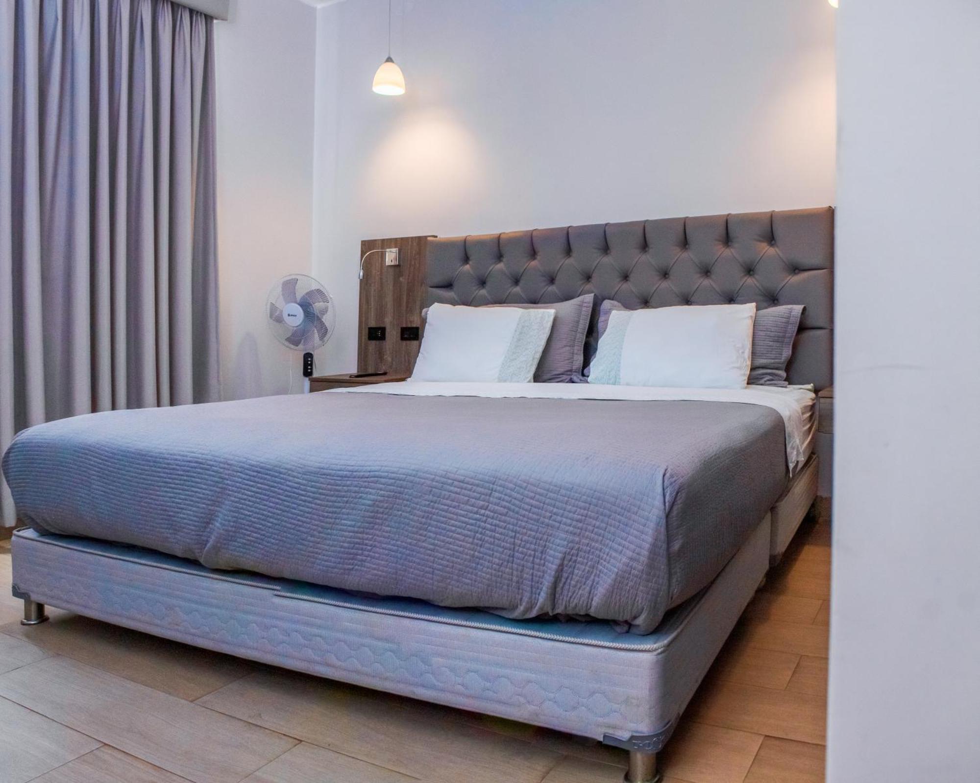 סרו אזול Silver Inn Hotel מראה חיצוני תמונה