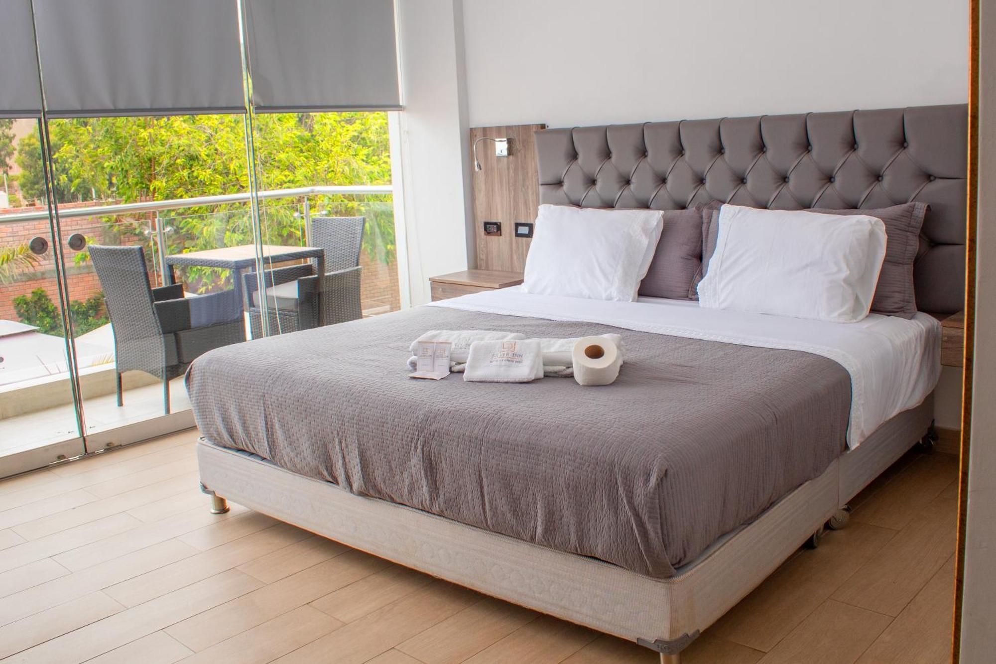 סרו אזול Silver Inn Hotel מראה חיצוני תמונה