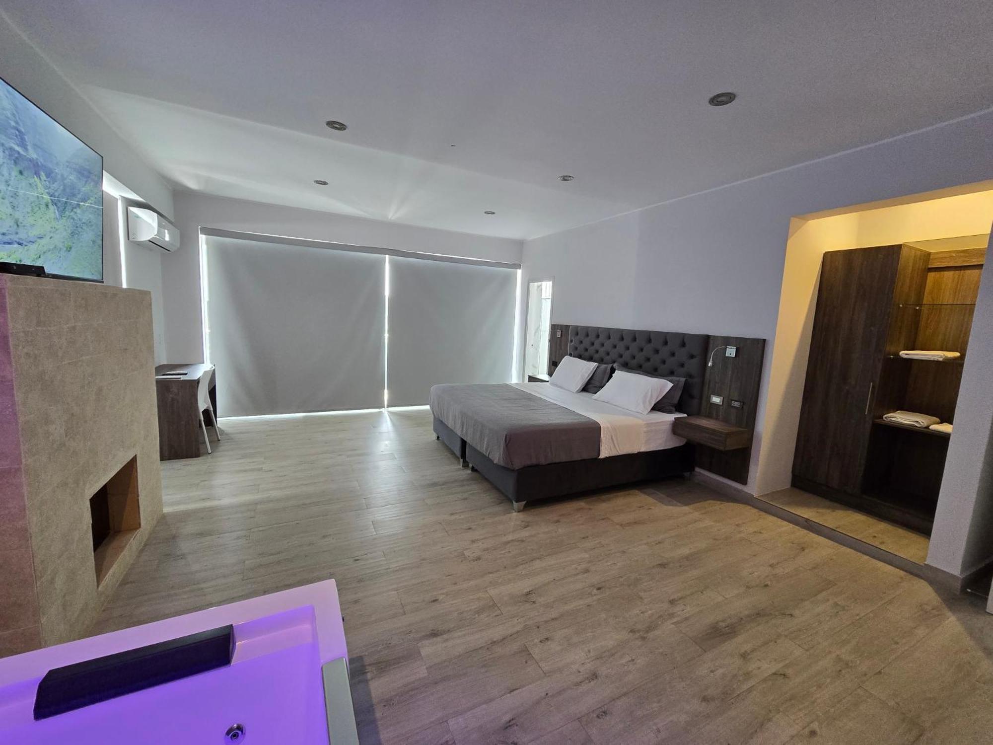סרו אזול Silver Inn Hotel מראה חיצוני תמונה