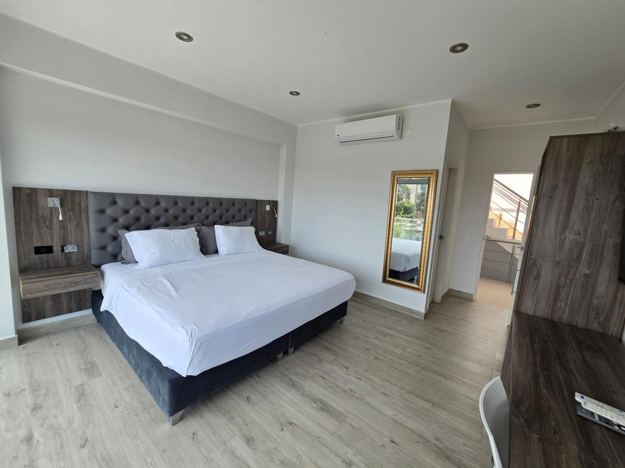 סרו אזול Silver Inn Hotel מראה חיצוני תמונה