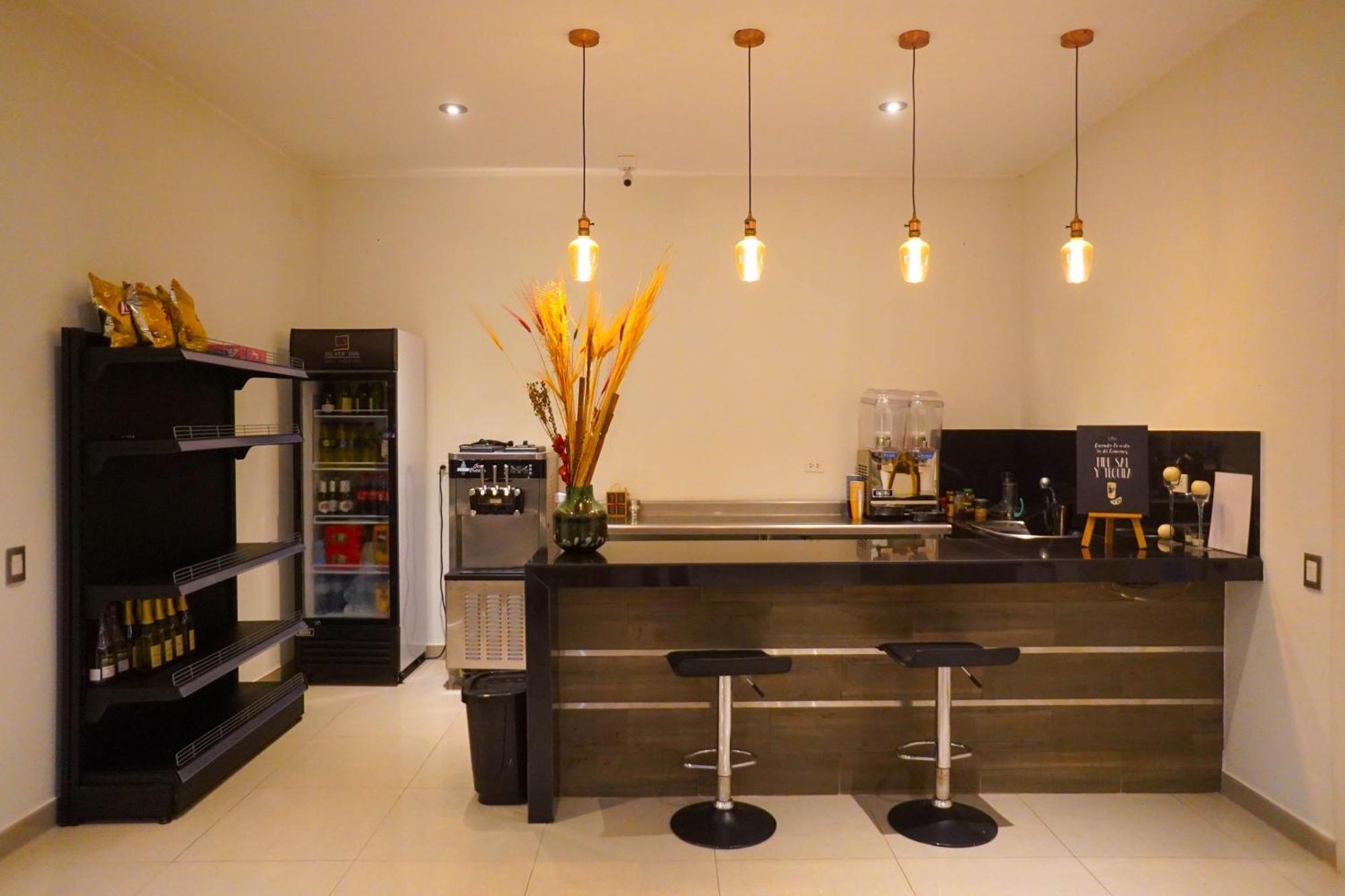 סרו אזול Silver Inn Hotel מראה חיצוני תמונה